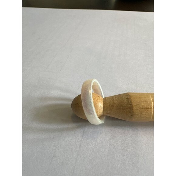 Enso Silicone Ring Unisex Size 4 Unicorn White Iridescent Pearl Comfortable Chic - Picture 4 of 5